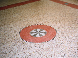 Mosaik in einem Ortsterrazzofußboden